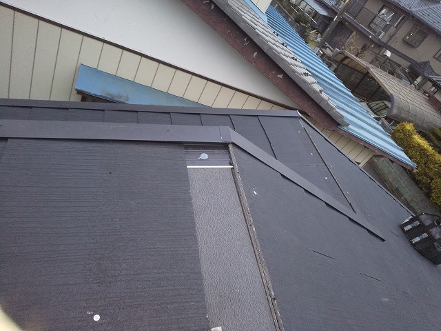 棟付近の半端の収まり